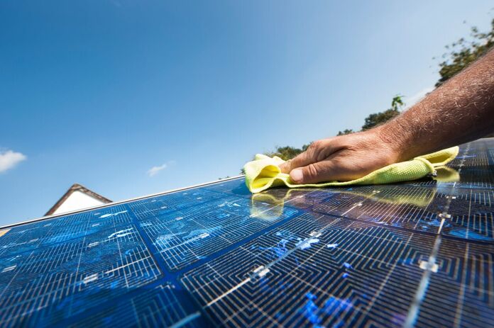 How to clean solar panels to maintain their efficiency