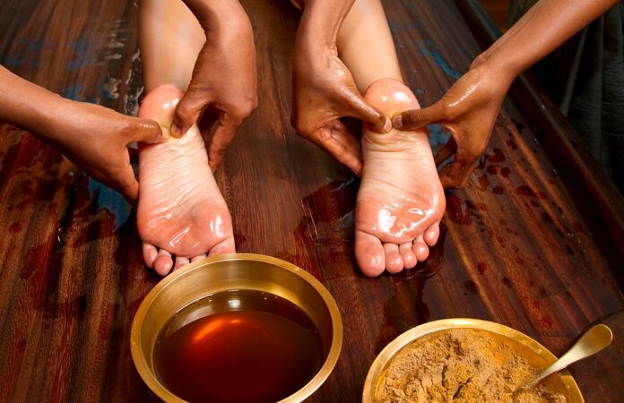 Ayurvedic massages benefits and methods of execution