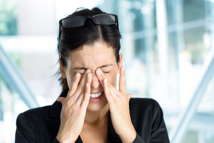 Is there a relationship between headaches and eye pain