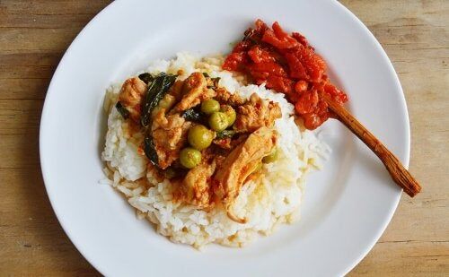 Marinated chicken with coconut milk and rice